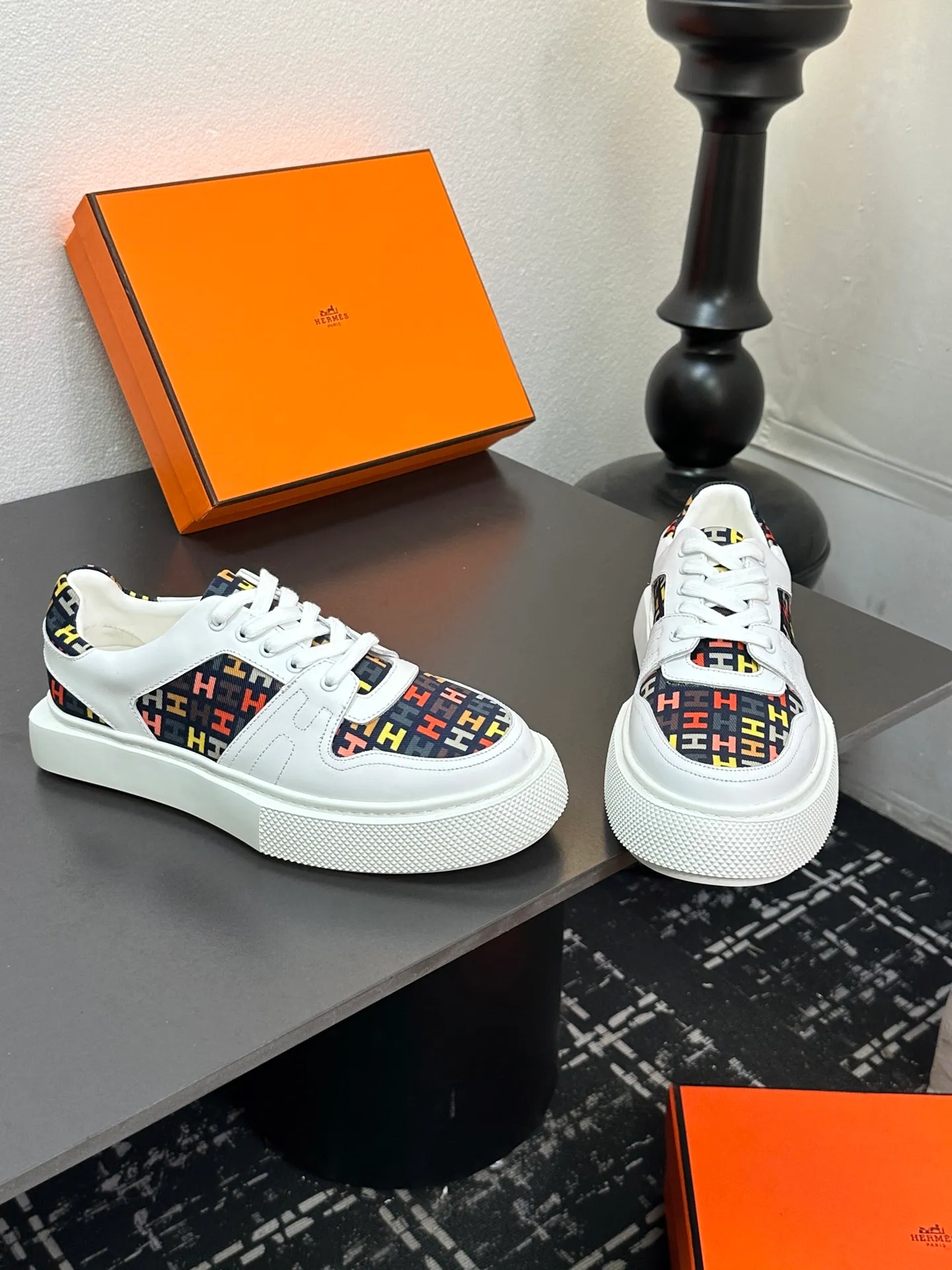 p700💰Men's shoes ❤️❤️Hermes top version# Hermès deep series couple's small white shoes casual skateboard shoes Stylish graphic design to create retro style Upper: cowhide material Lining: sheepskin lining Outsole: TPU outsole Size: 38-45